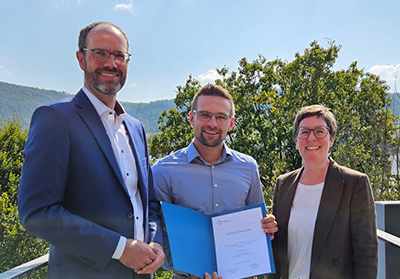 Preisübergabe an Patrick Danner, bester Bachelor-Absolvent 2024