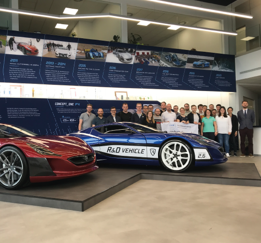 Studierende bei der Firma Rimak während des Auslandsstudienmoduls